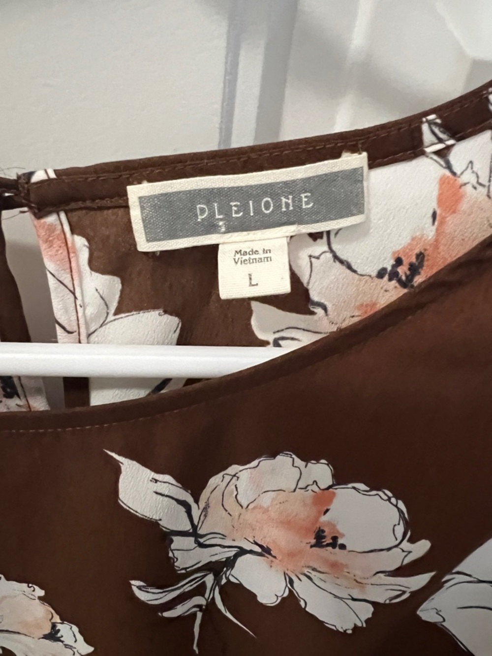 Pleione Brown Floral Long-Sleeve Blouse with Peach & White Flowers - Picture 2 of 2